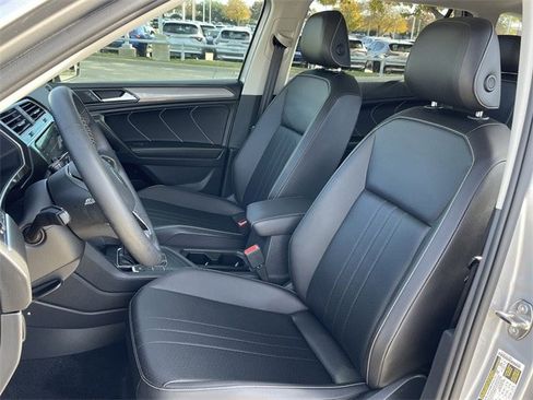 Used 2022 Volkswagen Tiguan SE image 25