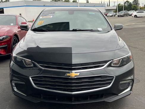 Used 2018 Chevrolet Malibu LT FWD image 2