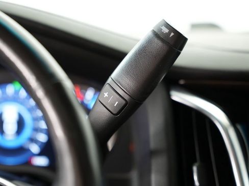 Used 2018 Cadillac Escalade Premium Luxury image 15