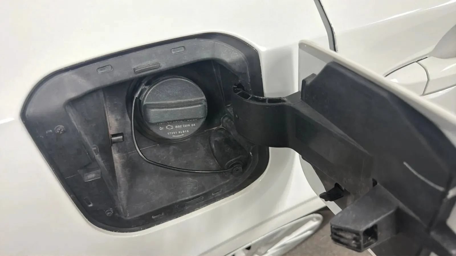 Used 2023 Nissan Sentra S FWD image 30