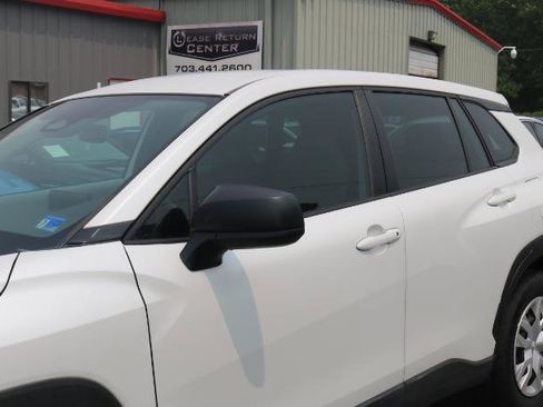 Used 2024 Toyota Corolla Cross L FWD image 3