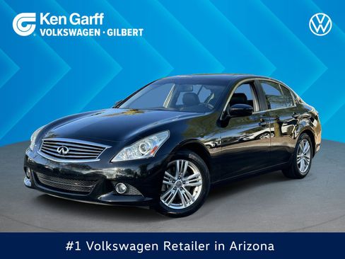 Used 2015 INFINITI Q40 w/ Moonroof Package RWD image 1