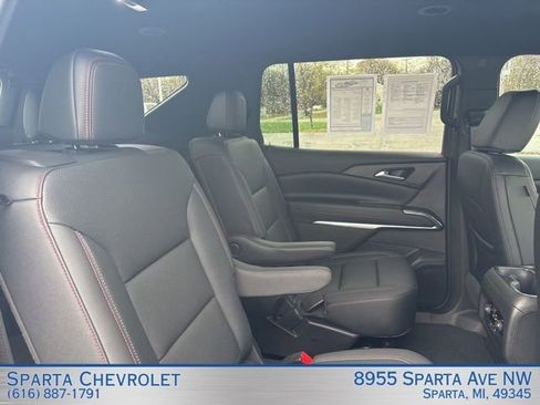 Used 2025 Chevrolet Traverse Z71 image 23