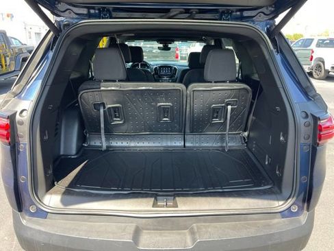 Used 2023 Chevrolet Traverse LT w/ Rear Camera Mirror Package image 7