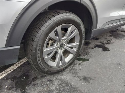 Used 2022 Ford Explorer XLT w/ Equipment Group 202A image 10