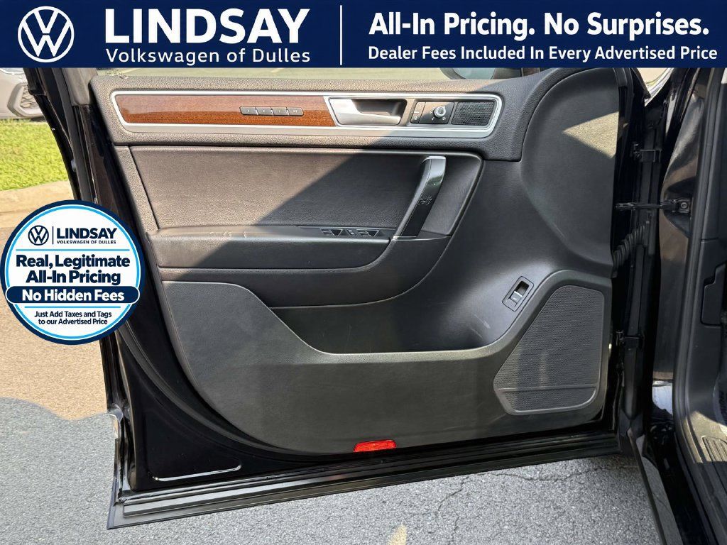 Used 2016 Volkswagen Touareg TDI AWD/4WD image 9