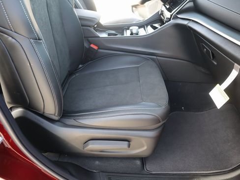 New 2025 Jeep Grand Cherokee L Altitude image 14