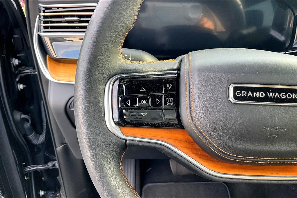 Used 2023 Jeep Grand Wagoneer L Series III AWD/4WD image 12