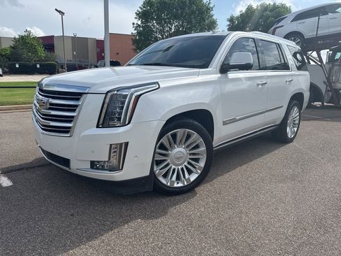 Used 2019 Cadillac Escalade Platinum image 1