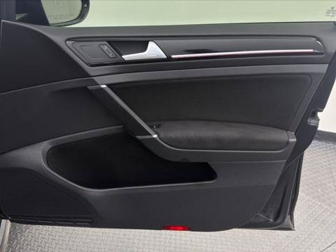Used 2017 Volkswagen GTI SE FWD image 23