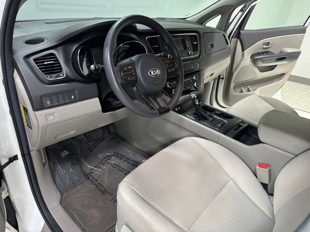 Used 2018 Kia Sedona L FWD image 12