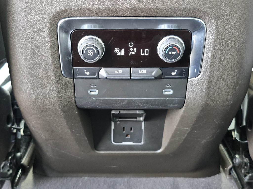 Used 2023 Chevrolet Suburban Z71 w/ Z71 Off-Road Package AWD/4WD image 19