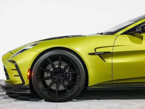 Used 2025 Aston Martin V8 Vantage Coupe RWD image 13