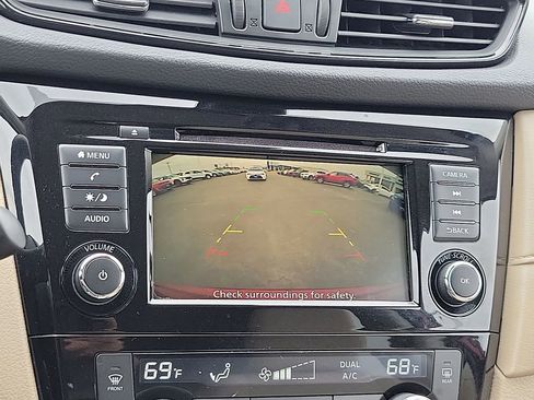 Used 2020 Nissan Rogue SV image 16