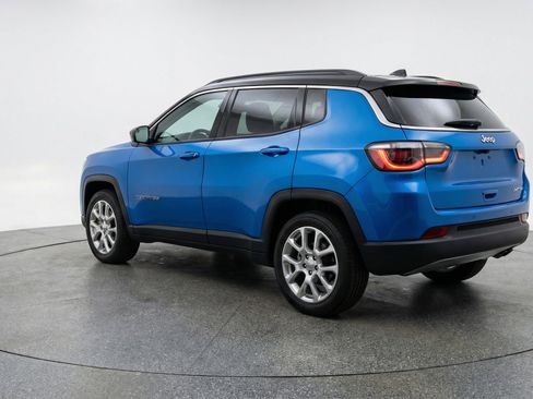 Used 2025 Jeep Compass Limited AWD/4WD image 6