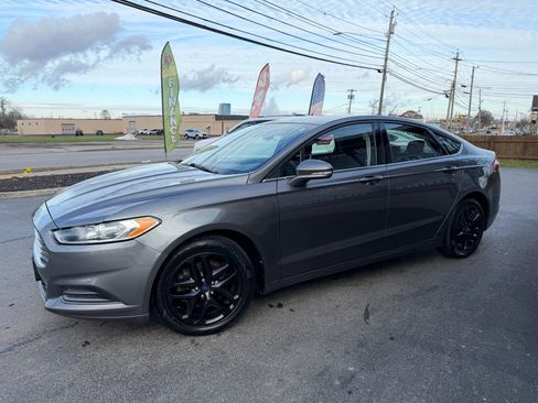 Used 2014 Ford Fusion SE image 3