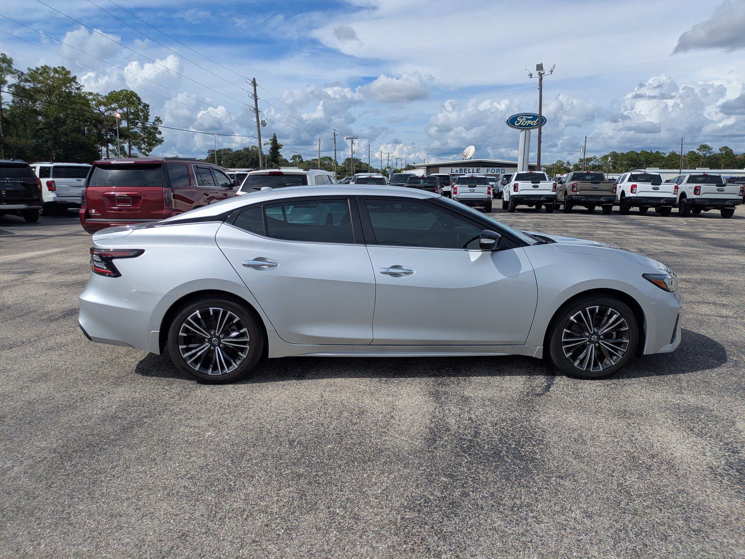 Used 2021 Nissan Maxima 3.5 SV w/ Floor Mat Group FWD image 3