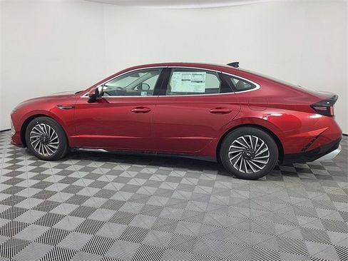 Used 2025 Hyundai Sonata Limited image 5