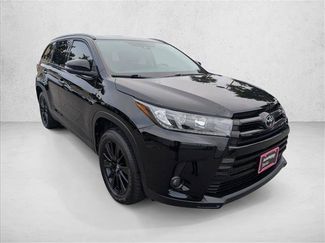 Used 2019 Toyota Highlander SE FWD video 3