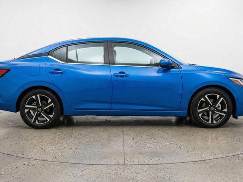 Used 2025 Nissan Sentra SV image 8