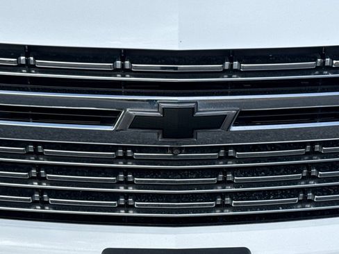 Used 2023 Chevrolet Suburban Premier AWD/4WD image 48
