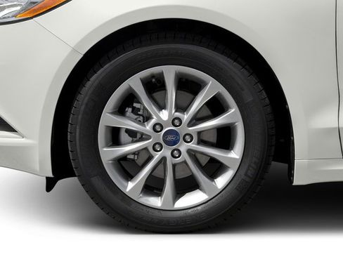 Used 2017 Ford Fusion SE w/ Fusion SE Technology Package FWD image 11