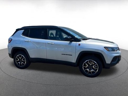 Used 2025 Jeep Compass Trailhawk AWD/4WD image 15
