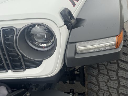 Used 2025 Jeep Wrangler Unlimited Rubicon w/ XTREMEE 35" Tire Package AWD/4WD image 9