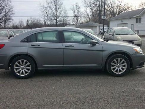 Used 2011 Chrysler 200 Touring image 12