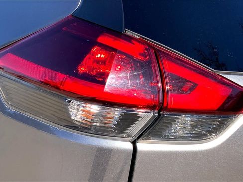 Used 2019 Nissan Rogue SL image 27