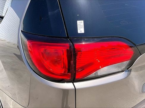 Used 2018 Chrysler Pacifica Touring Plus w/ Tire & Wheel Group FWD image 35