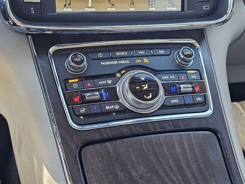 Used 2019 Lincoln Continental Reserve image 21