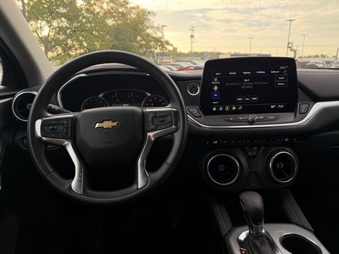 Used 2025 Chevrolet Blazer LT FWD image 19