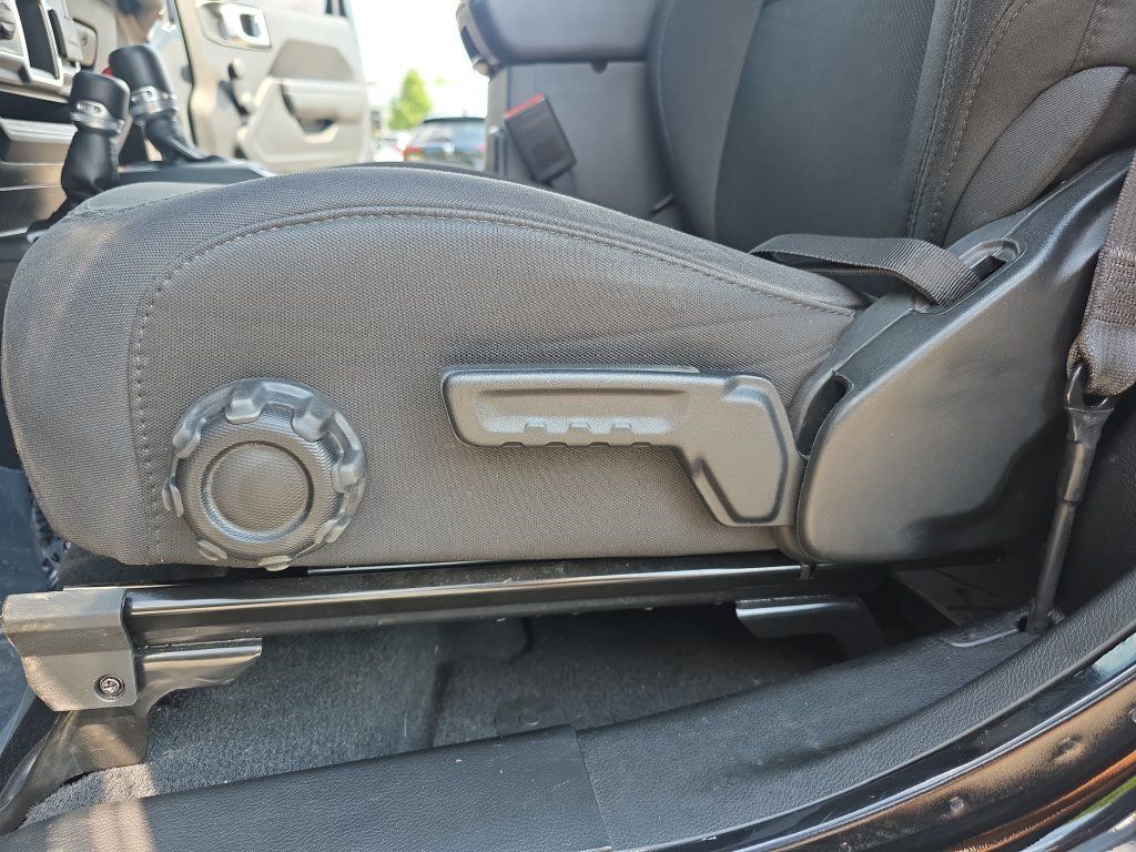 Used 2022 Jeep Wrangler Sport AWD/4WD image 27