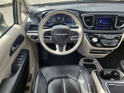 Used 2020 Chrysler Pacifica Limited image 15