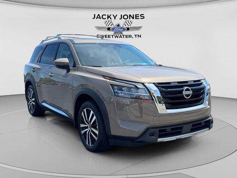 Used 2024 Nissan Pathfinder Platinum w/ Cargo Package AWD/4WD image 7
