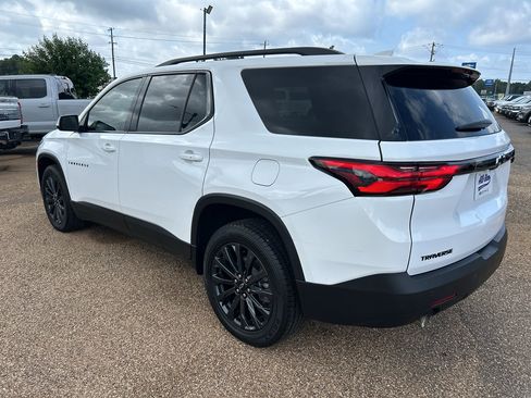 Used 2023 Chevrolet Traverse RS FWD image 2