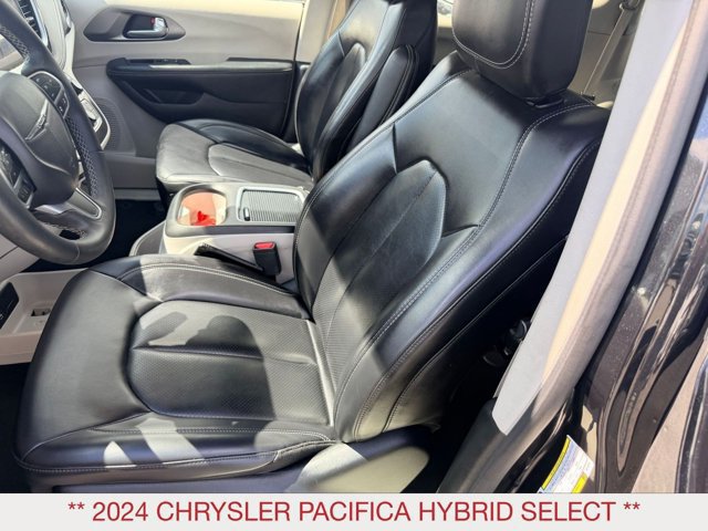Certified 2024 Chrysler Pacifica Limited FWD image 14
