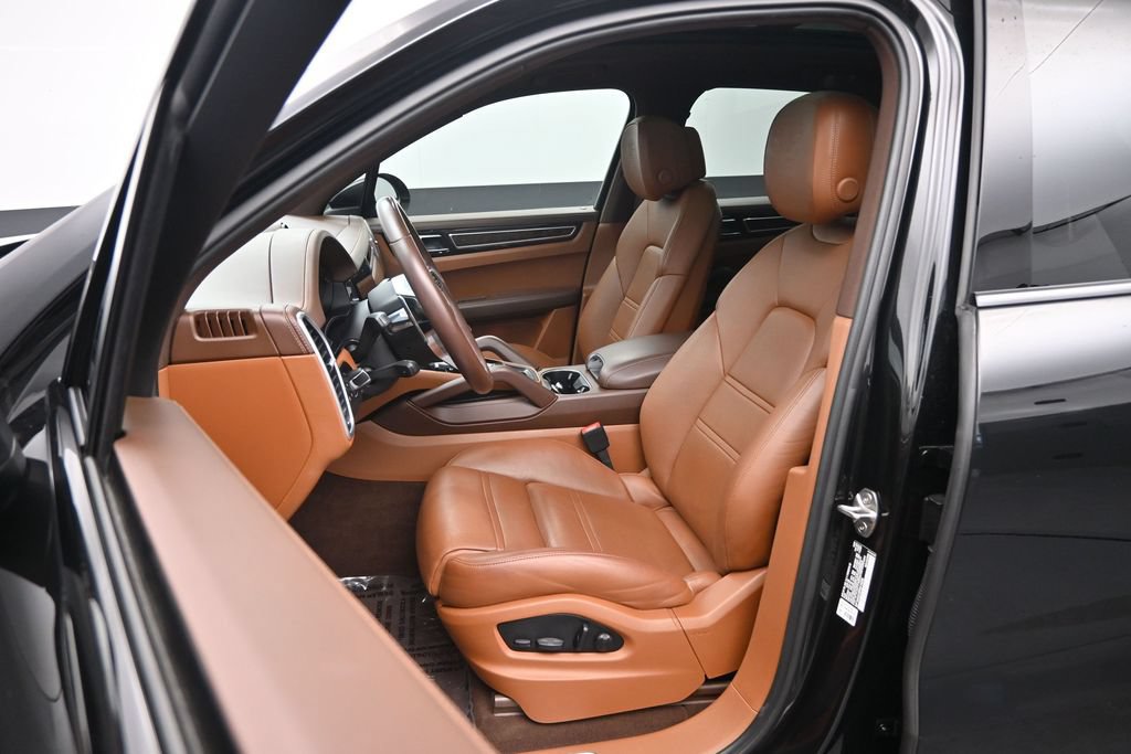 Used 2023 Porsche Cayenne AWD/4WD image 23