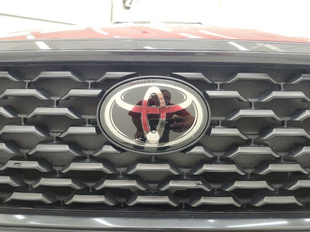 Used 2024 Toyota Corolla Cross LE FWD image 10