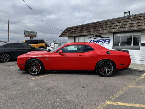 Used 2016 Dodge Challenger SRT Hellcat image 4