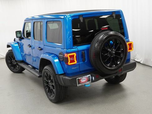 Certified 2024 Jeep Wrangler Unlimited Sahara w/ Technology Group AWD/4WD image 14