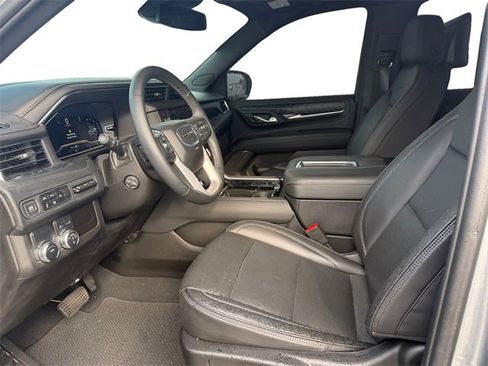 Used 2024 GMC Yukon XL Denali image 7