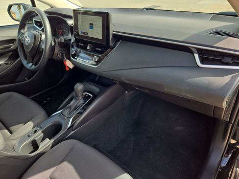 Used 2025 Toyota Corolla LE FWD image 30