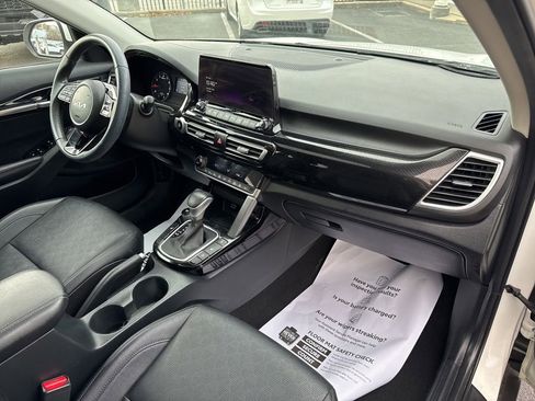 Used 2023 Kia Seltos EX image 28
