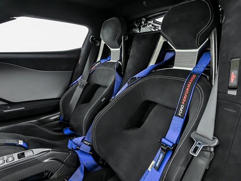 Used 2020 Ford GT Carbon Series RWD image 38