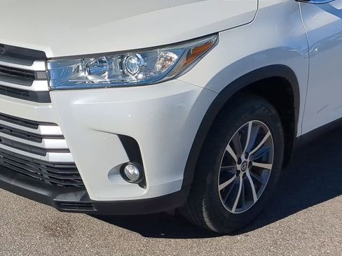Used 2019 Toyota Highlander XLE image 10