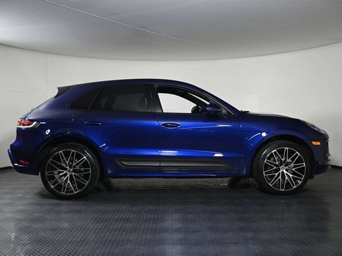 Certified 2026 Porsche Macan AWD/4WD image 8