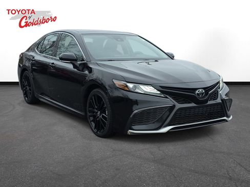 Used 2021 Toyota Camry XSE image 3