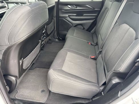 Certified 2023 Jeep Grand Cherokee Laredo w/ Luxury Tech Group I AWD/4WD image 16
